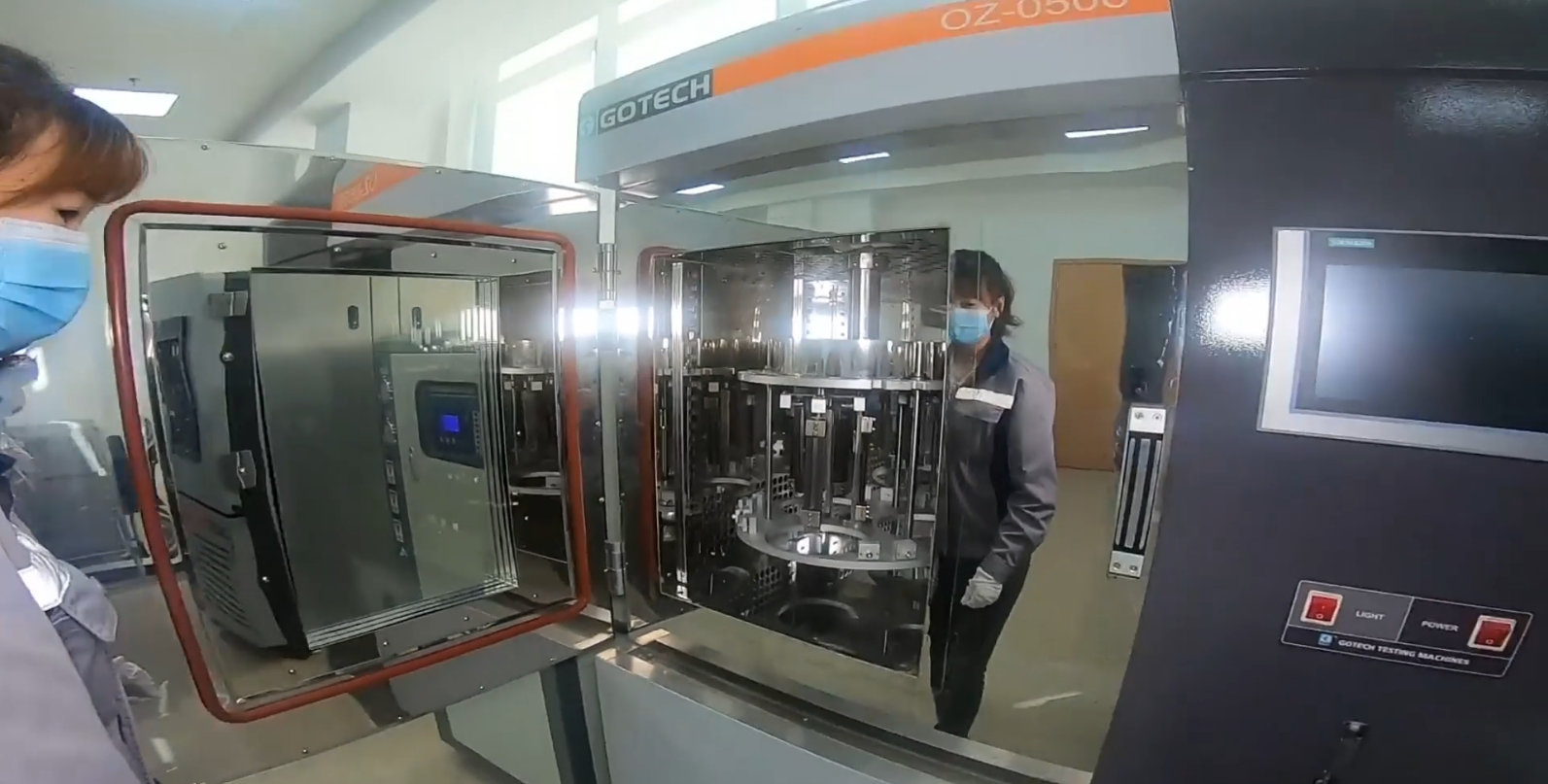 Salt-spray cabinet in operation